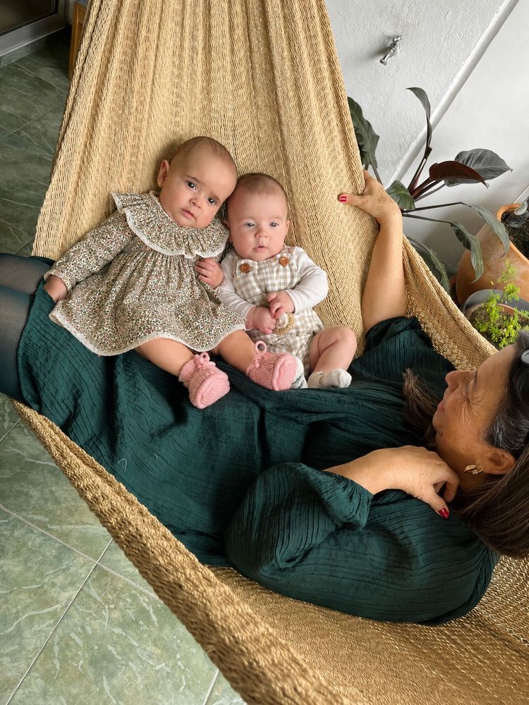 Celene con sus dos nietos